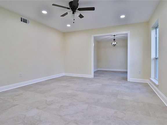3rd image of 792 Deerfield Rd