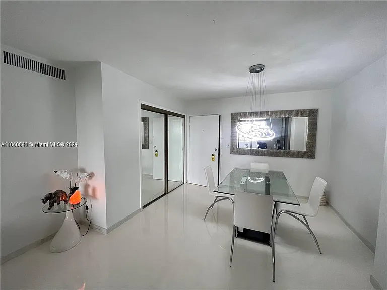 5555 Collins Ave #7T — Photo 4
