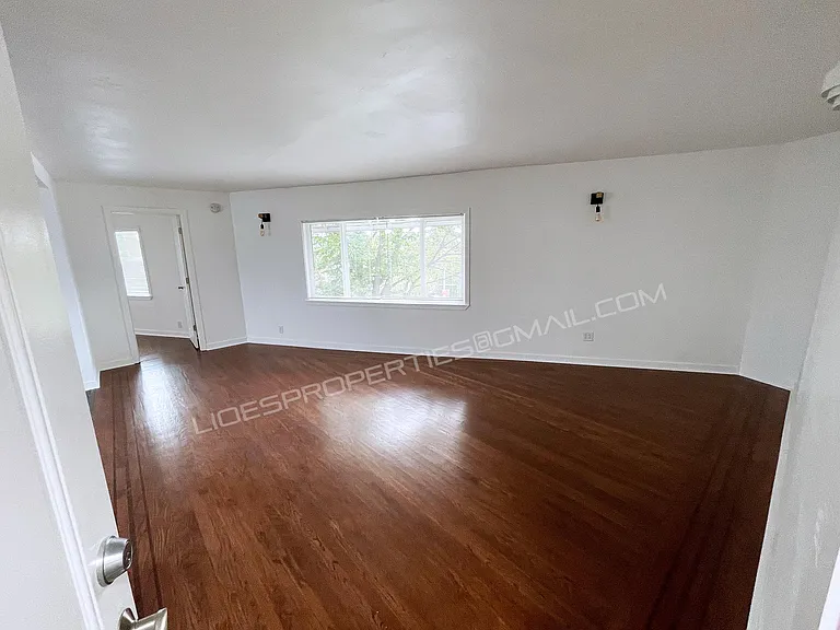 2412 Beacon Ave S #F — Photo 4