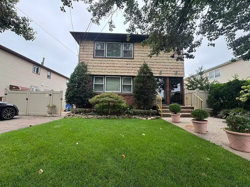 306 Buel Ave #1