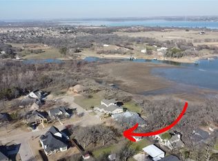 205 Familia Ct, Azle, TX 76020