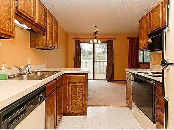 3rd image of 200 Wentworth Avenue W