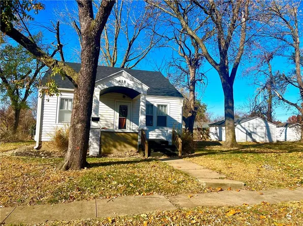 418 W Hickory St, Nevada, MO 64772