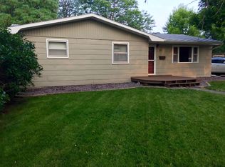911 N Grand Ave, Pierre, SD 57501
