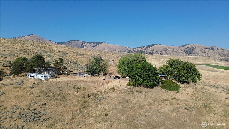 5th image of 1027 Kuehne Road