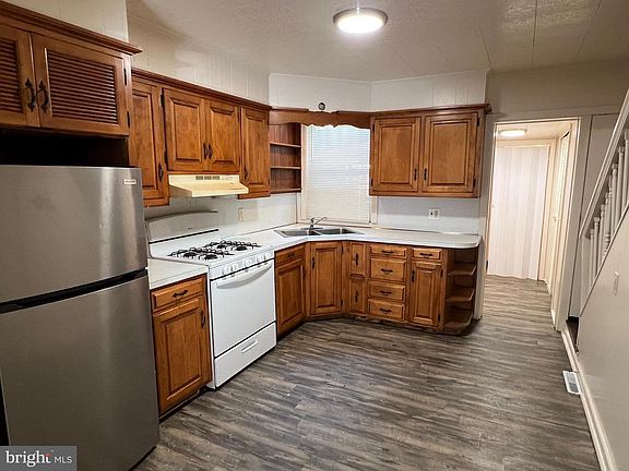2nd image of 547 Manor St