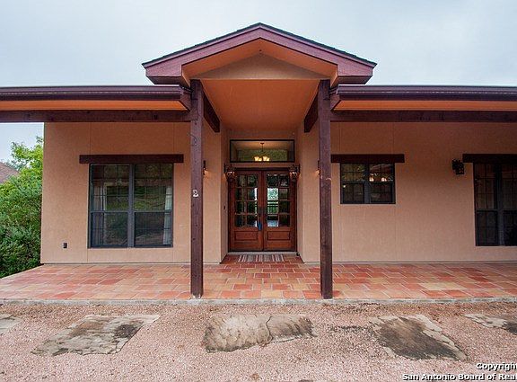5th image of 733 White Oak Dr