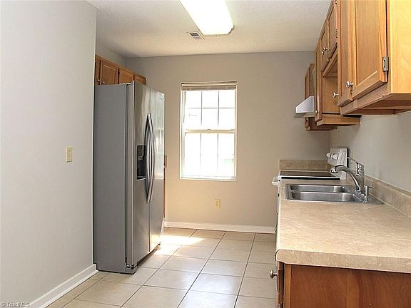 3rd image of 701 Pilgrim Ford Ct