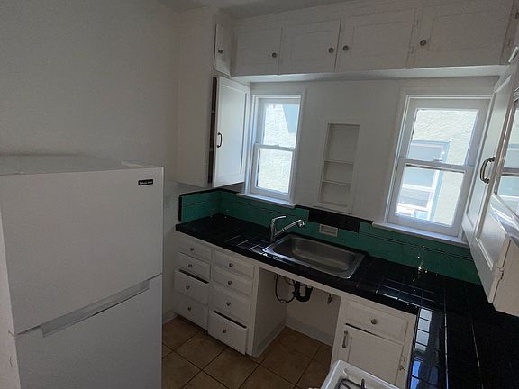 5th image of 438 1/2 Walnut Ave #11205631