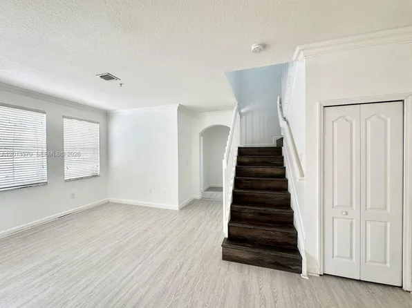 4371 SW 160th Ave APT 203, Hollywood, FL 33027