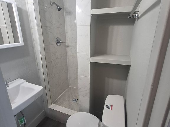 4th image of 1402 S Main St #2E