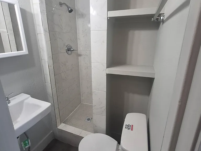 1402 S Main St #2E — Photo 4