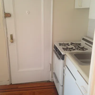 Rented by Frank Valvo Real Estate | media 28