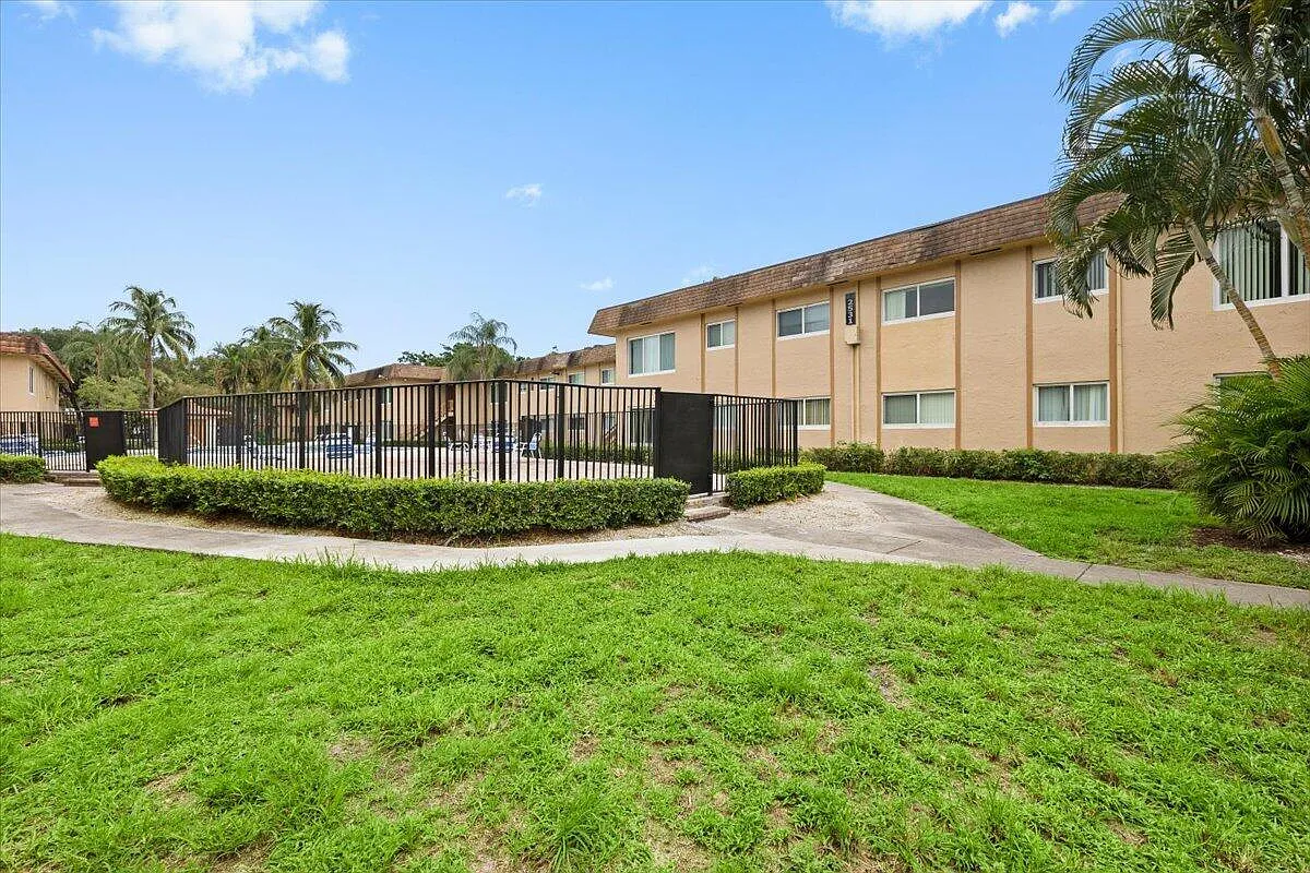 2 bed, 1.0 bath, 759 sqft, $1,850 — Photo 1