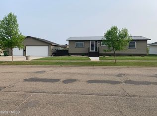 2310 10th Ave SW, Watertown, SD 57201