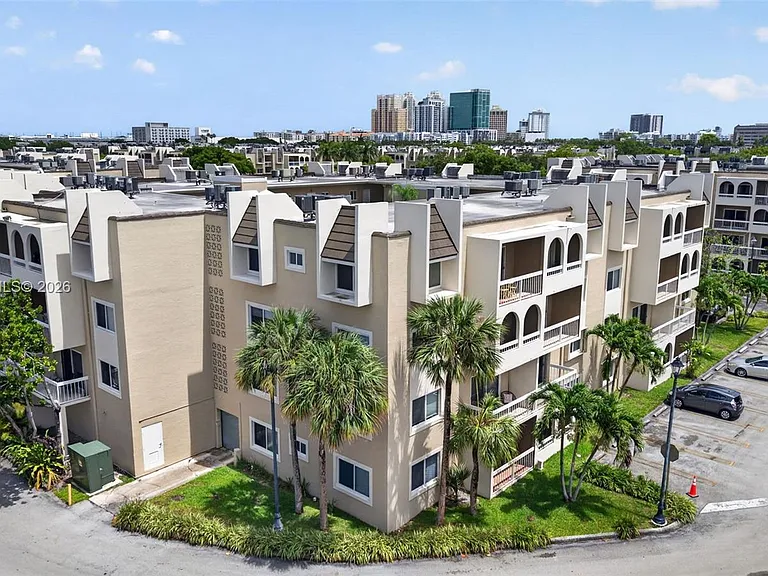 7920 Camino Real #109 — Photo 25