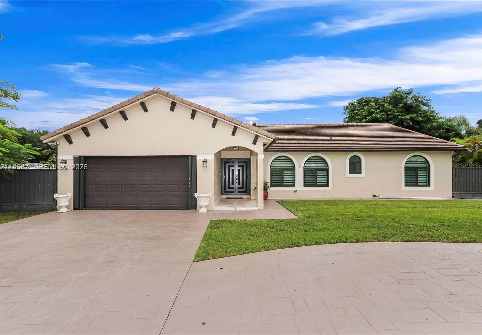 3 bed, 2.5 bath, 1922 sqft, $5,000 — Photo 1