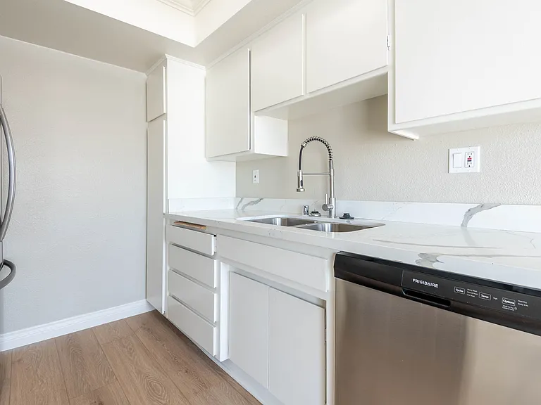 1621 Federal Ave #10 — Photo 6