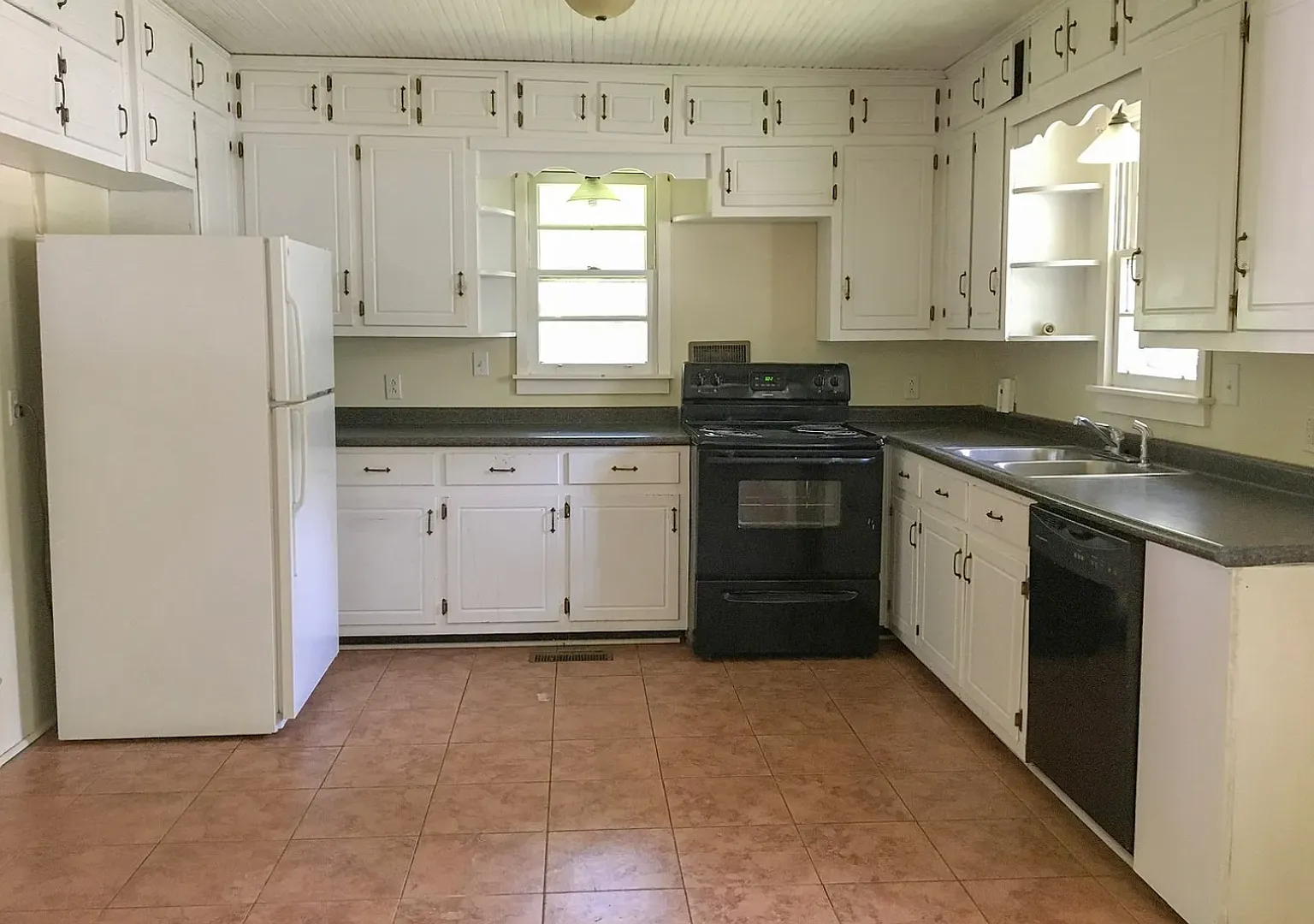 Charming 3-Bed Home in Forest Acres Spacious & Conveniently Located! — Photo 3