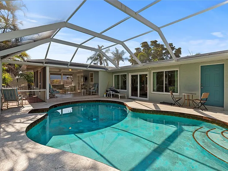 7860 Holiday Dr — Photo 21