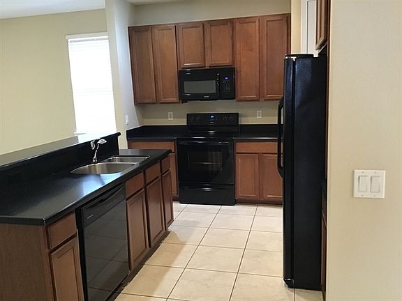 2nd image of 305 Pine Arbor Cir