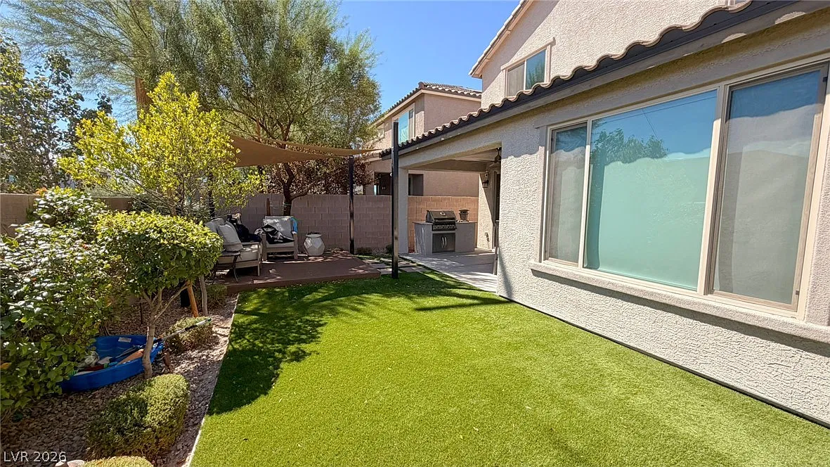 4 bed, 3.5 bath, 2430 sqft, $2,900 — Photo 3