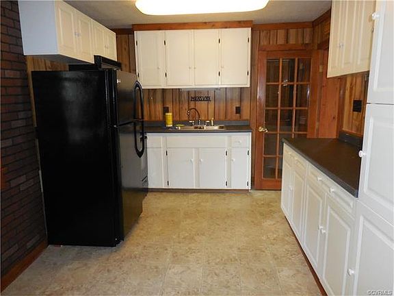 4th image of 1048 W Chapel Dr