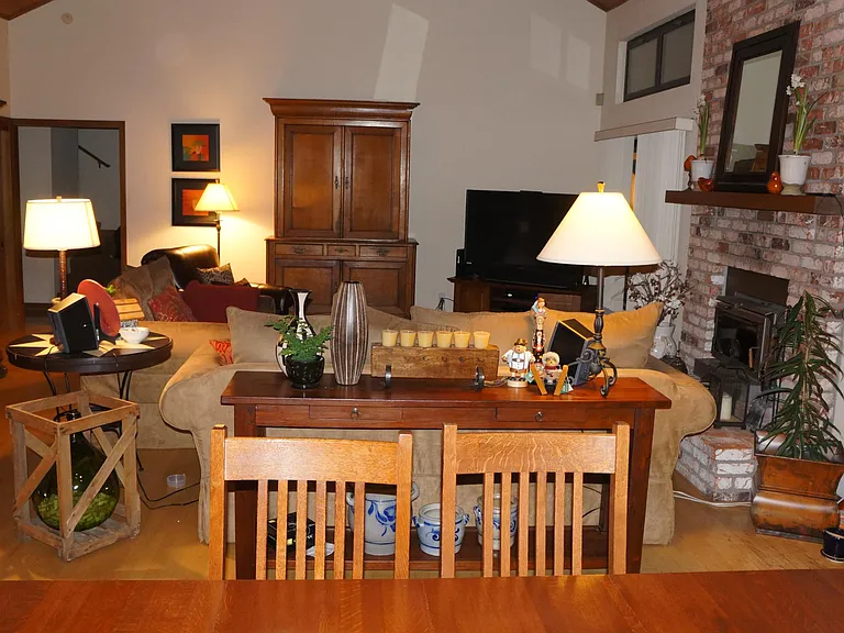 457 Russell Blvd — Photo 4