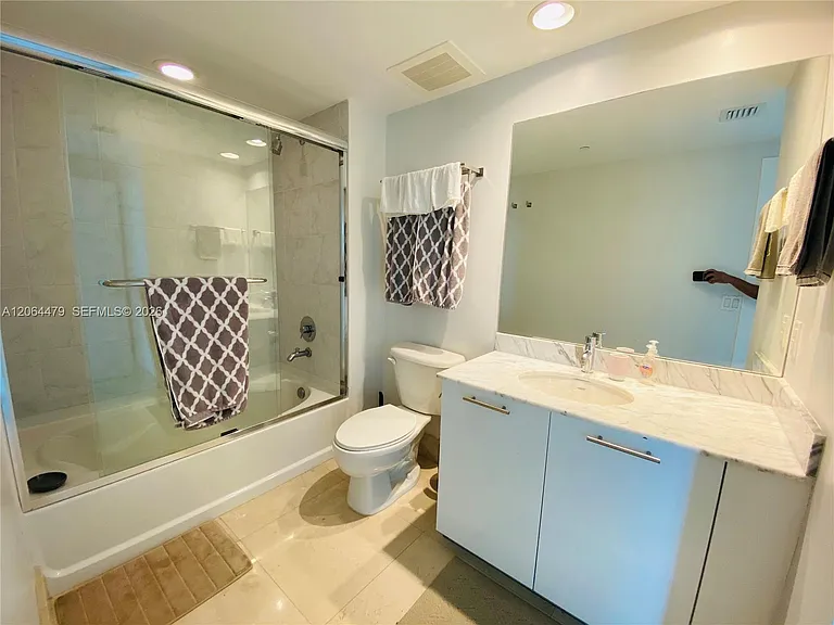 950 Brickell Bay Dr #3709 — Photo 14