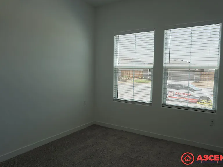 8206 Wandesford Dr — Photo 7