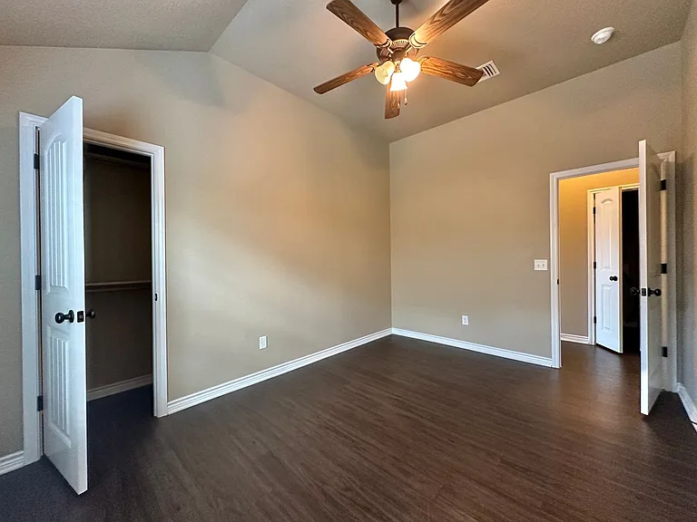 302 Sladecek Dr — Photo 15