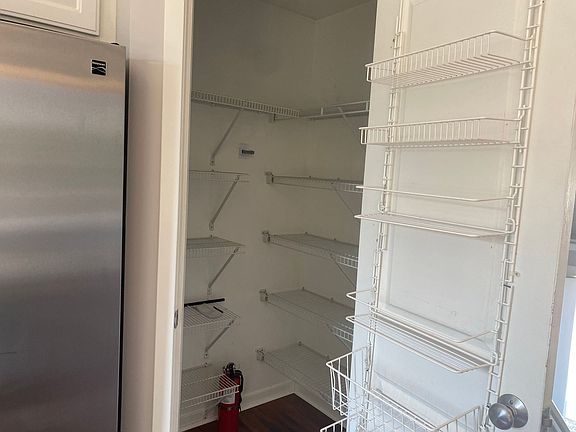 3rd image of 922 Peachcrest Ct NE