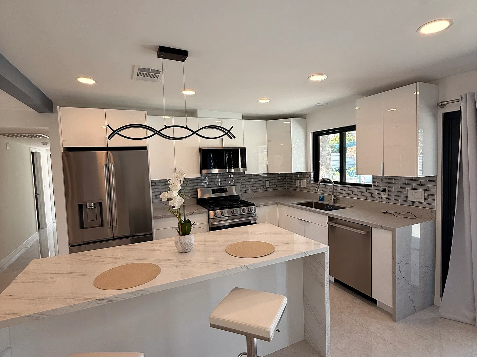 3 bed, 1542 sqft, $4,800 — Photo 4