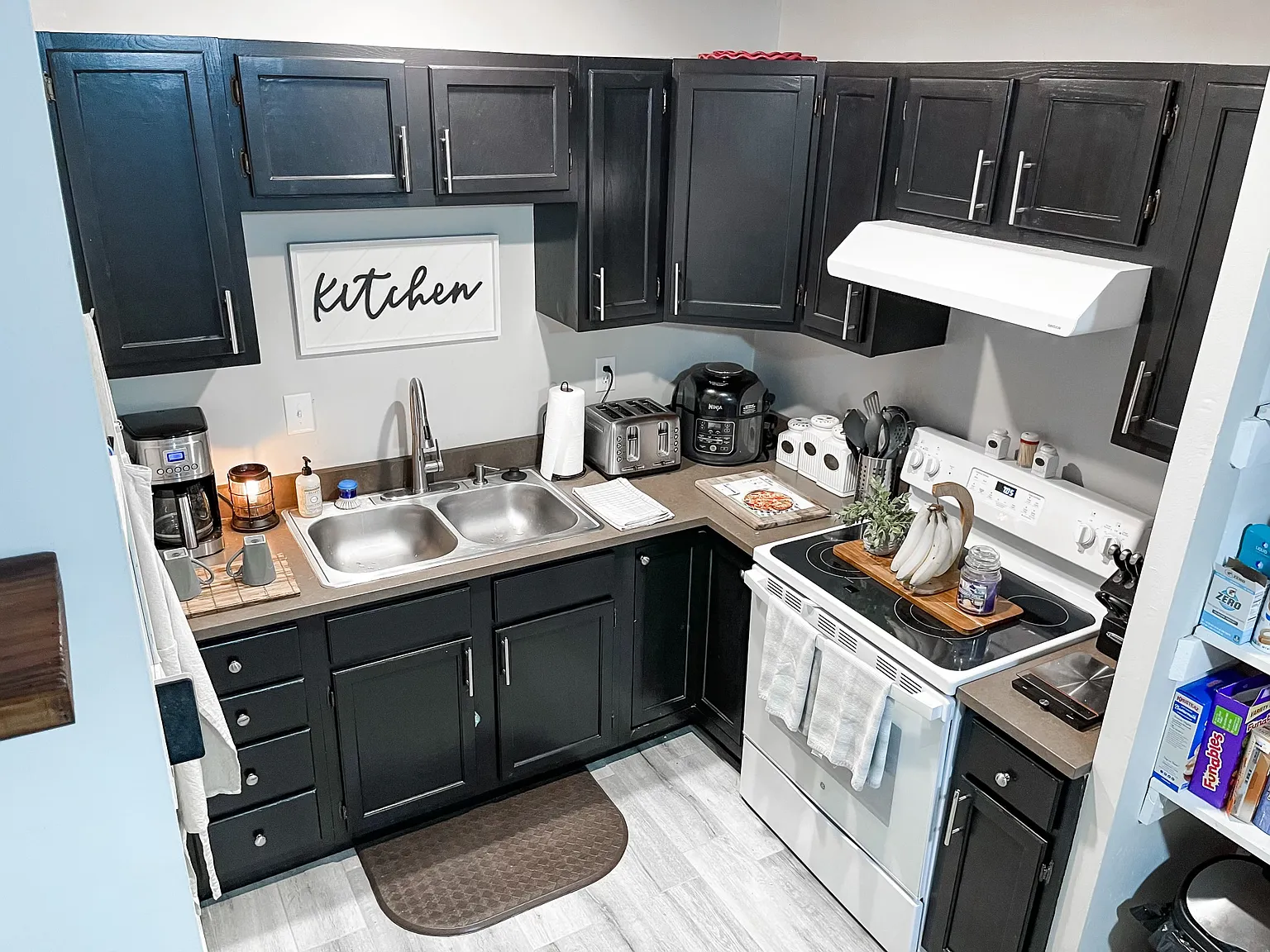 3 bed, 1.0 bath, 1100 sqft, $1,250 — Photo 2