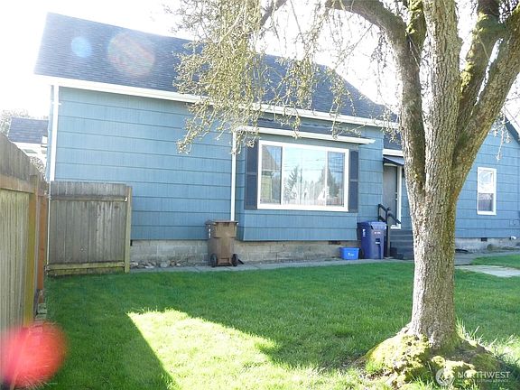 4th image of 4812 Yakima Ave