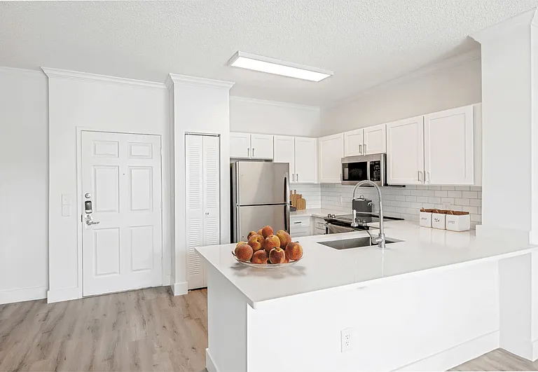 Gables Grand Plaza Apartments — Photo 60