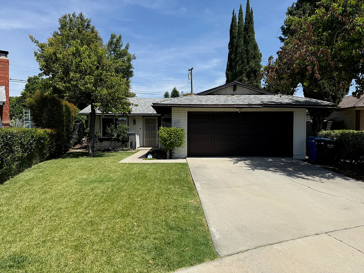 Building Photo - 16545 E Bellbrook St