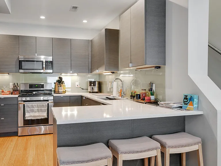 1637 Carpenter St #2 — Photo 4