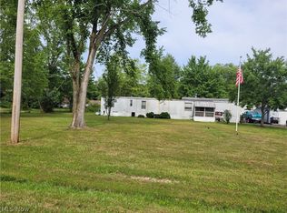 1562 Shanks Corners Downs, Windham, OH 44288