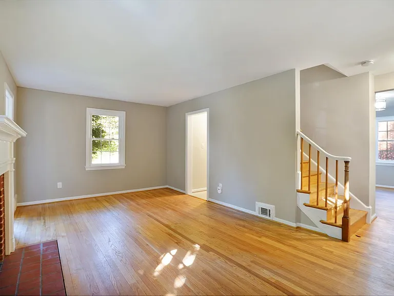 5212 Augusta St — Photo 9