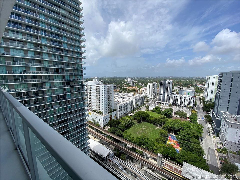1st image of 1111 SW 1st Ave APT 2825