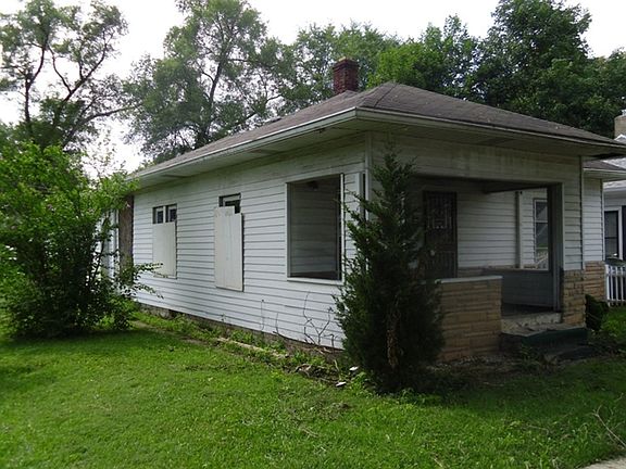 4th image of 1218 N Warman Ave