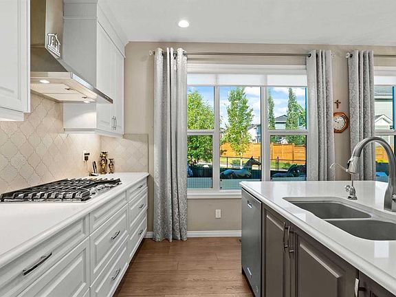3rd image of 333 E Harvest Hills Way NE