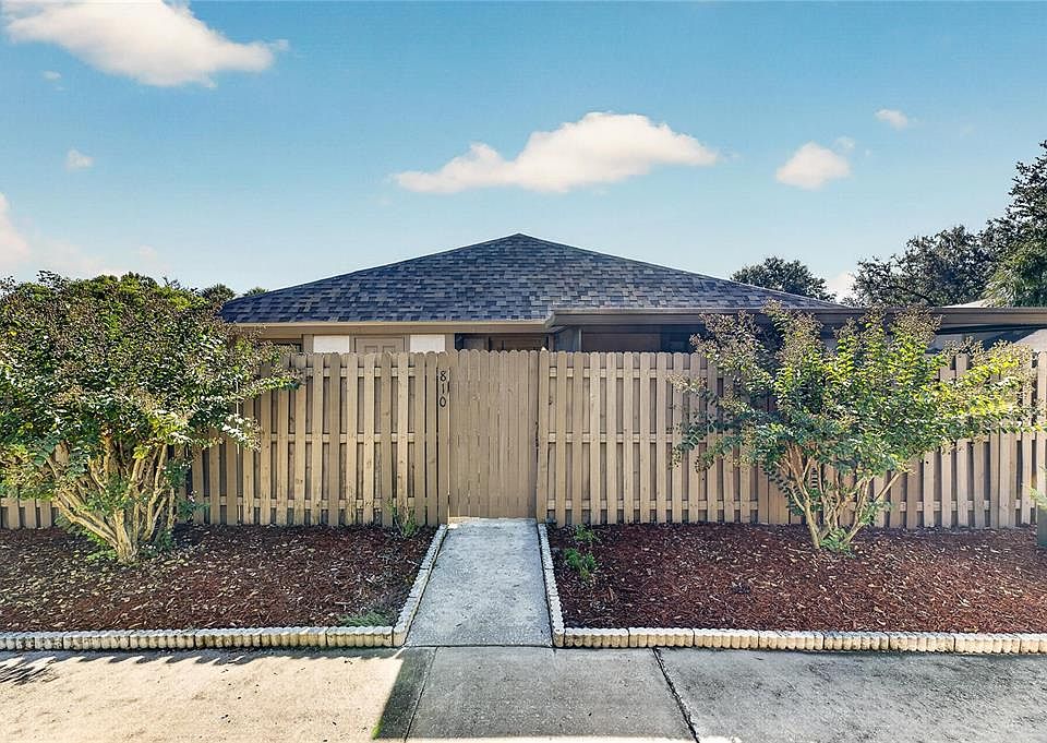 1st image of 810 HUNTERS COURT