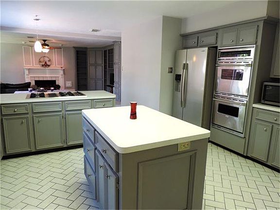2nd image of 2102 Murfield Dr