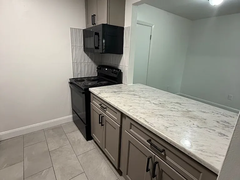 2121 Cleary Ave — Photo 4