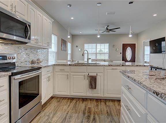5th image of 909 Mesquite St