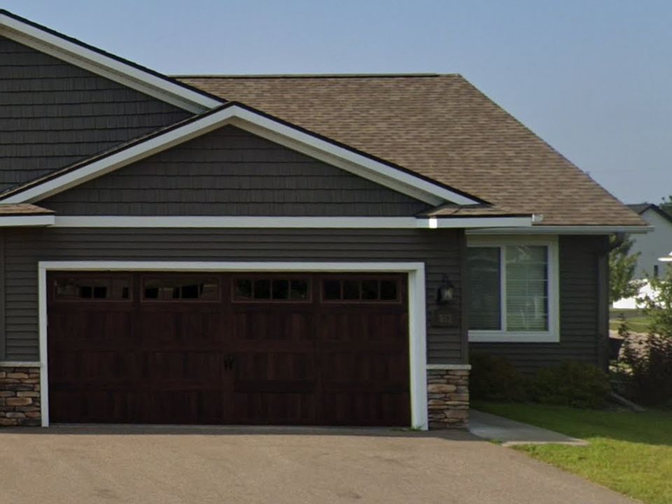 1st image of 812 Daisy Ln
