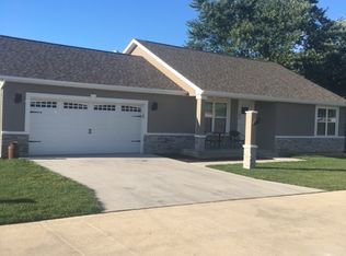 206 Saint Andrews Ct, Fisher, IL 61843