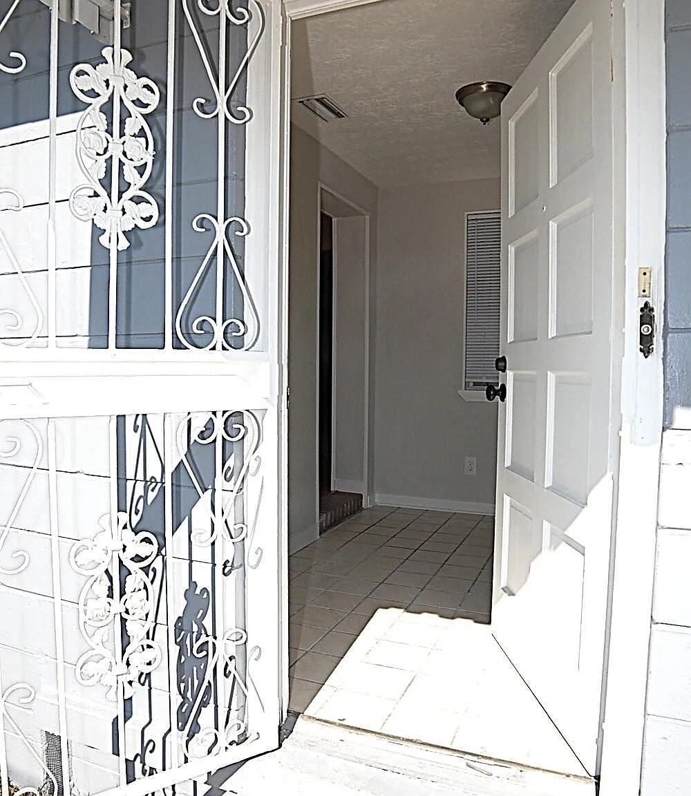3 bed, 2.0 bath, 1340 sqft, $1,495 — Photo 2